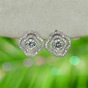 Orecchini a Perno con Fiore di Camelia per Donne, Accessori per Orecchie Freschi e Adatti all'Uso Quotidiano - Product Image 2
