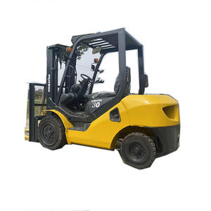 Mini carretilla elevadora de 3 toneladas Komatsu de pintura Original usada con abrazadera redonda, carretilla elevadora diésel pequeña Komatsu 25 30 de segunda mano a la venta - Product Image 1