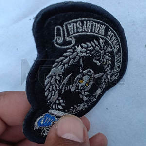 Venta caliente Bordado a mano Lingote Alambre Fancy Blazer Insignias Precio al por mayor Insignias Hecho en Pakistán - Product Image 6