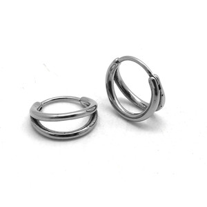 Pendientes Huggie de yunnique, acero de titanio, redondos, tamaño pequeño, uso diario, diseño geométrico - Product Image 1