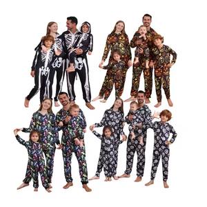 Vente chaude <span class=keywords><strong>Halloween</strong></span> Une Pièce <span class=keywords><strong>Pyjama</strong></span> Famille Costume Squelettes À Capuche Combinaison Zipper up Famille Adulte <span class=keywords><strong>Halloween</strong></span> Pyjamas - Product Image 1