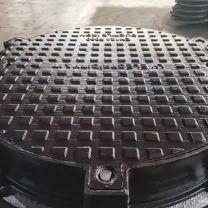 Couvercles de trou d'homme noirs en fonte ductile pour application routière avec taille et forme personnalisées marque SG - Product Image 1