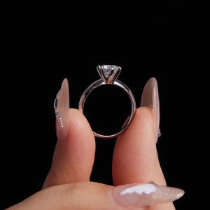 Bague de fiançailles solitaire Moissanite à bord de couteau étincelant en argent sterling 925 pour femme Bague en pierre <span class=keywords><strong>unique</strong></span> à 6 broches brillante - Product Image 6