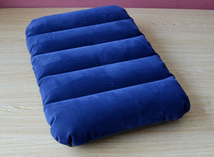 Oreiller gonflable portable carré imperméable 47x30cm pour camping extérieur, en peluche, fermeté moyenne, garnissage PVC, 300 fils/cm², lavable en machine - Product Image 4