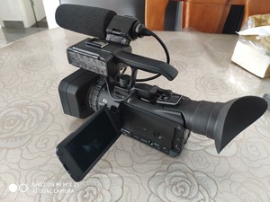 Caméscope professionnel Sony HXR-NX70C 12x Full HD 1080p 2.09MP de qualité professionnelle - Product Image 2