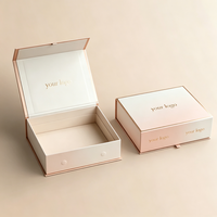 Boîtes rigides en carton pliables de luxe avec finition UV sélective magnétique pour emballage personnalisé de cosmétiques, cils, fond de teint et soins de la peau
