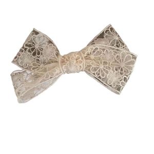 GENYA 2024 Blanc Dentelle Tissu Bride Clip Big Bow Top Hair Clip Beautiful Lace Bow <span class=keywords><strong>noeud</strong></span> <span class=keywords><strong>Barrette</strong></span> pour Femmes Filles - Product Image 4