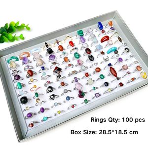 Bagues en pierres précieuses naturelles brutes ajustables en gros, bijoux de guérison Reiki, assortiment de bagues avec présentoir en velours - Product Image 1