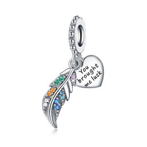 จี้ขนนกสีทองแดงขาวขายดี ดีไซน์เฉพาะตัว หรูหรา สำหรับทำสร้อยข้อมือ DIY สำหรับผู้หญิง - Product Image 1