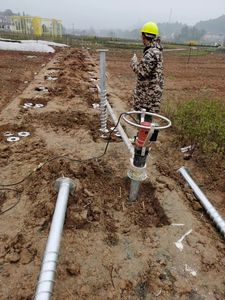 Perfurador de Estacas Elétrico para Parafusos de Terra, Fabricado na China, com Torque de 10500 NM, Motor e Componentes Essenciais da Caixa de Câmbio - Product Image 4