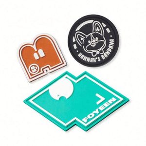 Étiquettes de vêtements personnalisées, gaufrées 3D, en PVC écologique, avec logo plié, pour chaussures, sacs, vêtements - Product Image 5