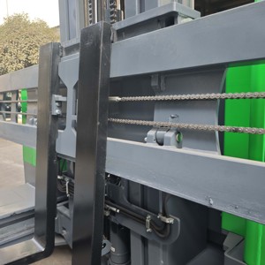 Carrello Elevatore Multidirezionale per Corridoi Stretti con Batteria agli Ioni di Litio e Alimentazione AC - Product Image 4