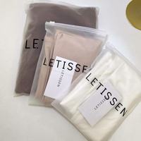 Commandes personnalisées en gros acceptées, sacs en plastique transparent givré avec fermeture éclair, logo doré pour t-shirts, pantalons, sous-vêtements