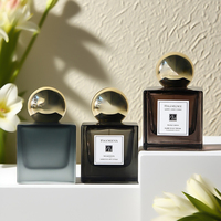 Flacons de parfum carrés de luxe en verre coloré avec couvercle, capacités 30ml et 50ml, tête de pulvérisation transparente avec boîte et sac d'emballage