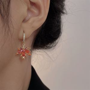 Pendientes de Aro Colgantes de Hoja de Arce Roja de Latón con Circonita Cúbica y Borlas Largas, Bañados en Oro de 18k, con Pedrería, Regalos - Product Image 3