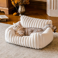 Canapé pour chat adorable - un lit pour chat moelleux avec fourrure en velours doux de haute qualité, un canapé-lit en peluche pour chats d'intérieur