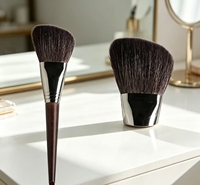 Pinceau Fond de Teint Professionnel en Poils de Chèvre avec Manche en Bois et Logo Personnalisé – Qualité Supérieure, Poils Naturels, Outil de Maquillage pour Poudre, Idéal Salon