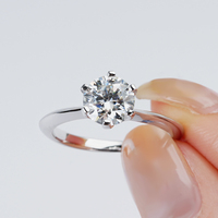 Bague de Fiançailles et de Mariage Solitaire Moissanite Personnalisée 0.5CT 1CT 2CT 3CT VVS D en Argent Sterling 925 pour Femme avec Certificat GRA