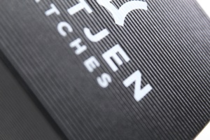 Caixa de Relógio Personalizada de Luxo em Papel Artístico Rígido com Revestimento UV, Laminação Fosca, Logotipo em Relevo e Almofada Interna – Caixa de Presente - Product Image 3