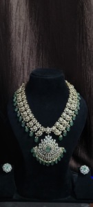 Conjunto de joyería de la mejor colección, exquisito conjunto de collar de estilo victoriano con colgante central y aretes a juego. - Product Image 4