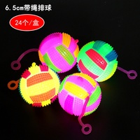 Ballons en caoutchouc pointus lumineux, jouet anti-stress LED clignotant, balles pointues lumineuses avec corde, ballon de football couineur de 6,5 pouces