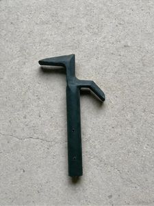 Gancho multiusos con extremos forjados, con gancho superior puntiagudo y gancho inferior ranurado, y palanca de rescate con extremo de cincel para entrada forzada - Product Image 4