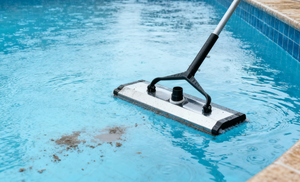 <span class=keywords><strong>Brosse</strong></span> à tête d'aspiration <span class=keywords><strong>pour</strong></span> <span class=keywords><strong>piscine</strong></span> Aspirateur <span class=keywords><strong>de</strong></span> <span class=keywords><strong>fond</strong></span> <span class=keywords><strong>de</strong></span> 18 pouces avec plateau en aluminium Équipement <span class=keywords><strong>de</strong></span> nettoyage du poisson - Product Image 2