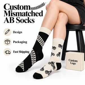 Chaussettes mi-mollet asymétriques style AB, imprimé moto et <span class=keywords><strong>pneu</strong></span>, deux motifs différents, tricotées, conception personnalisée OEM - Product Image 1