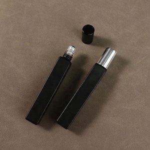 Flacon roll-on carré noir vide de 10 ml pour huiles essentielles, en verre avec bille en acier - Product Image 5