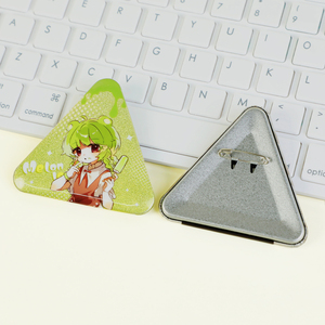 Pin Tombol Segitiga Glitter Kustom Vograce - Product Image 4