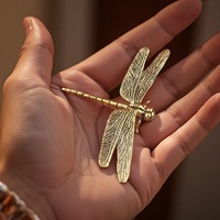 Elegante Mini Figura de Libélula Grabada en Hierro y Cobre, Troquelada, Impresa, Chapada en Oro, Decoración para el Hogar, Adorno de Escritorio