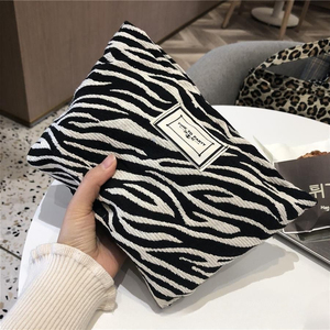 Coreano Moda Leopardo Zebra Maquiagem <span class=keywords><strong>Bag</strong></span> Toilet <span class=keywords><strong>Bag</strong></span> Bolsa Feminina Conveniente Saco De Armazenamento De Grande Capacidade - Product Image 5