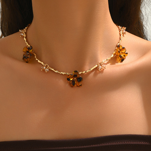 Collana con Ciondolo a Forma di Fiore con Stampa Leopardata in Resina, Placcata in Oro, Stile Dolce e Audace, Impermeabile, Catena Choker, Gioielli da Donna - Product Image 2