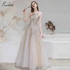 Ruolai LWC6925 elegante vestido de baile sem mangas longo de cristal com miçangas e ombro de fora