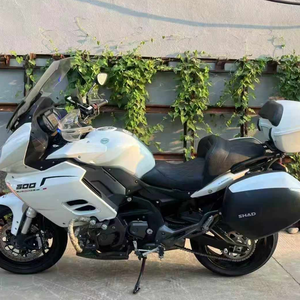 Motocyclette de tourisme Benelli Huangxun <span class=keywords><strong>600</strong></span> d'occasion, excellent état, moteur quatre cylindres en ligne de <span class=keywords><strong>600</strong></span> cm³, ABS et coffres à bagages, entièrement fonctionnelle - Product Image 1