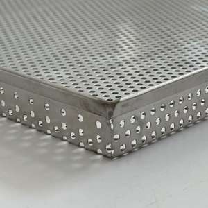 Plateau <span class=keywords><strong>de</strong></span> <span class=keywords><strong>cuisson</strong></span> perforé en acier inoxydable 400x600mm, robuste <span class=keywords><strong>et</strong></span> respirant, pour le séchage <span class=keywords><strong>et</strong></span> le refroidissement du pain, des pizzas <span class=keywords><strong>et</strong></span> des biscuits - Product Image 5