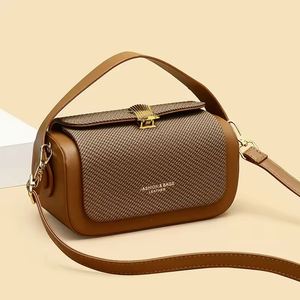 Pochette bohème éco-responsable et résistante, faite à la main avec perles et broderie automnale, fermeture éclair, style unique - Product Image 1