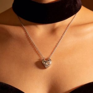 [Expo de Joyería Internacional de Hong Kong] Collar de Zirconia en Forma de Corazón con Diseño de Ondas: Artesanía Exquisita y Versátil - Product Image 4