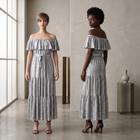 Robe de soirée élégante, robe de créateur de mode, tissu métallique luxueux, robe maxi à épaules dénudées pour soirée