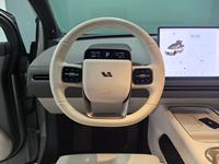 Voiture d'exportation Li Auto I6 à deux roues motrices, de taille moyenne, de luxe, avec un design aérodynamique Shark