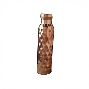 Bouteille d'eau en cuivre martelé effet diamant avec couvercle hermétique, sans BPA, compatible lave-vaisselle, pour le bureau, les voyages et les boissons. - Product Image 1