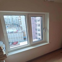 Livraison rapide Fenêtre à battants avec puits de lumière Fenêtre à double battant Portes et fenêtres en alliage d'aluminium européennes et américaines