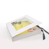Ensemble de boîtes en papier d'art personnalisées de luxe pour emballage cadeau de nouveau-né Carton rigide Stratification mate de ruban de fenêtre transparente pour chaussettes