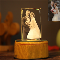 K9 personnalisé vente en gros 3D Laser coeur mariée marié cristal Cube veilleuse piédestal artisanat décoratif autres artisanat en cristal