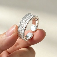 Vintage Gravierter Breiter Ring für Damen, Hochwertiger Personalisierter Blumenmuster-Statementring