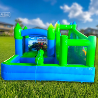 Château gonflable d'intérieur commercial, modèle design, direct usine, avec toboggan aquatique et tuyau d'arrosage, en PVC