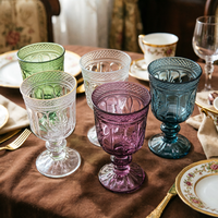 Verres à boire en verre coloré de style européen, pressés à la machine, gravés et sculptés, pour les fêtes nuptiales
