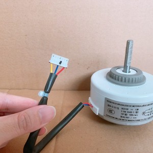 Moteur interne DC à 3 fils Chigo Zkfn-13-10-13l pour ventilateur de climatiseur 13W 1000 tr/min - Product Image 2