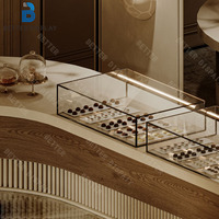 Aménagement intérieur de boulangerie commerciale, vitrines de présentation en verre pour boulangerie, comptoirs de présentation personnalisés pour biscuits, chocolats et gâteaux, mobilier de boulangerie
