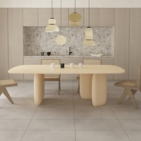 Table à manger en bois de style nordique minimaliste et un ensemble de quatre chaises multifonctionnelles, design moderne, convient aux restaurants